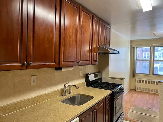 Sold by Winzone Realty Inc | media 2