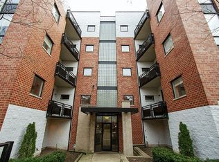 2337 W Wolfram St APT 215, Chicago, IL 60618