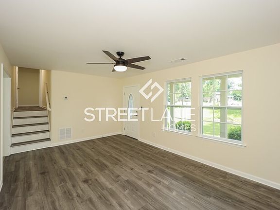 3rd image of 13 Barberry Dr