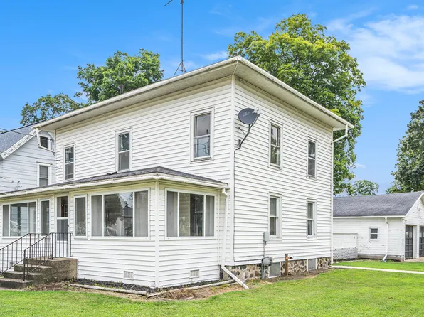 404 N Kalamazoo St, Paw Paw, MI 49079