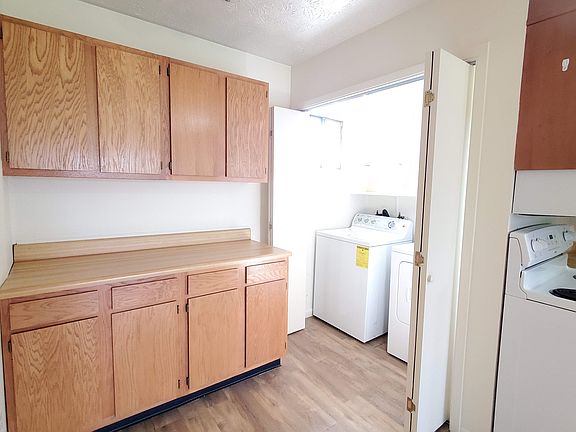 3rd image of 210 Bolton Cir #3
