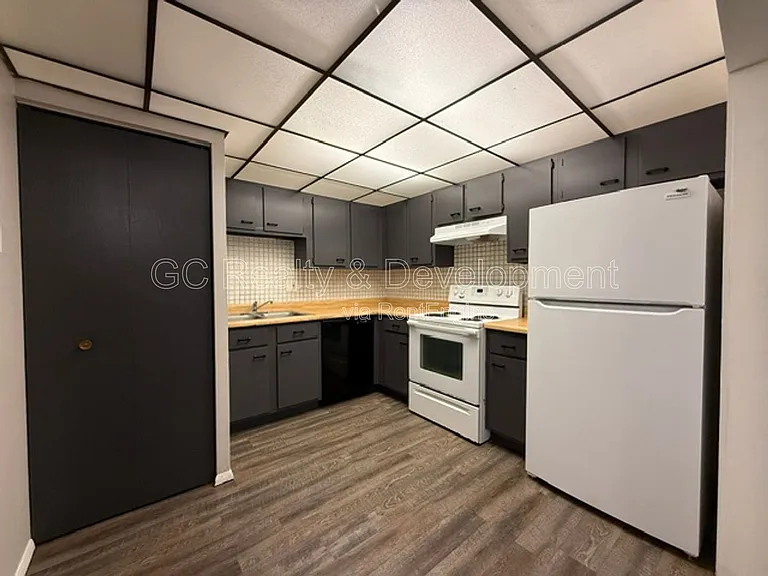 240 Klein Creek Ct #3 — Photo 4