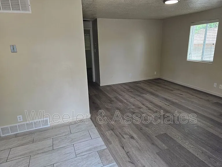 3070 Eccles Ave #8 — Photo 4