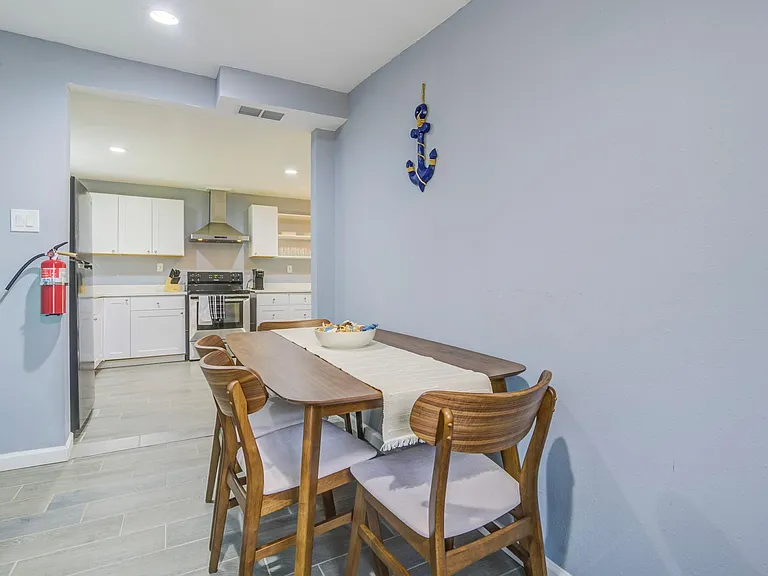 541 Circle Dr — Photo 17