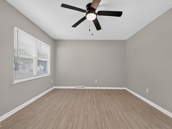 3rd image of 2308 Edgemont Way