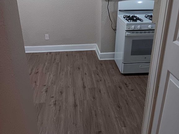 5th image of 4252 N Teutonia Ave #106