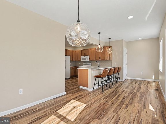 5th image of 405 Kauffman St