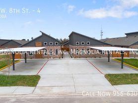 1005 W 8th St