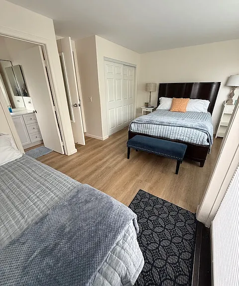 718 Sunset Ct — Photo 3