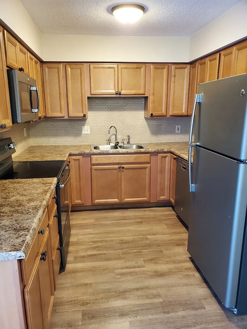 63 - 3470 Winston Dr — Photo 2