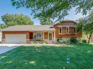 1224 N Briarwood Rd, Derby, KS 67037