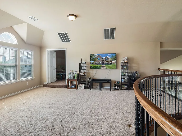 534 Windward Dr — Photo 13