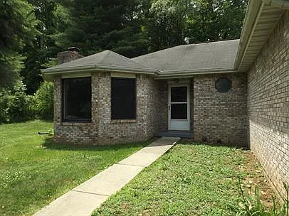3 bed, 1.5 bath, 1306 sqft, $1,800 — Photo 3