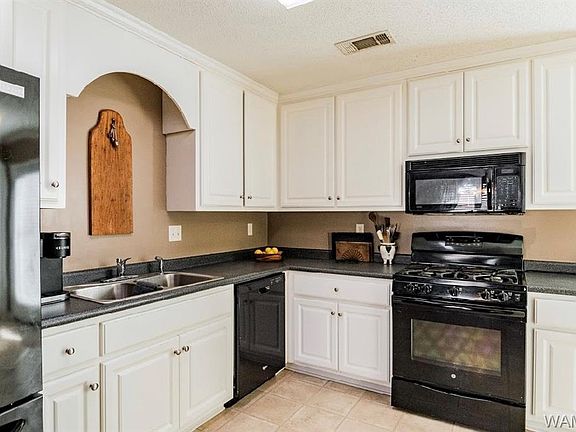5th image of 3105 Wisteria Ln