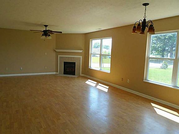 4th image of 1998 Acorn Ct