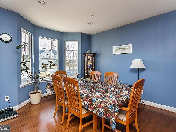 3rd image of 813 Cortland Ct