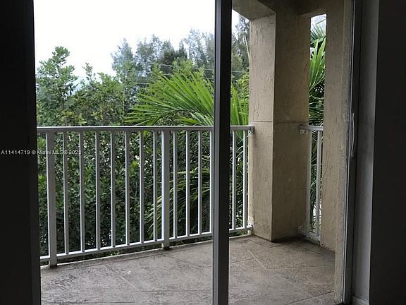 3rd image of 13770 NE 3rd Ct APT 305