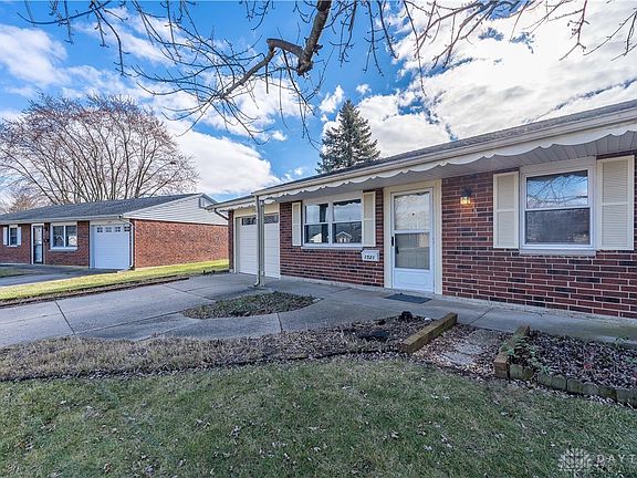 3rd image of 1521 Amesbury Ct
