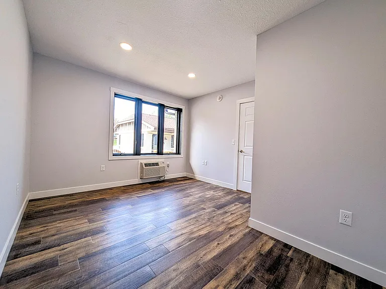 413 Jefferson St #21 — Photo 4