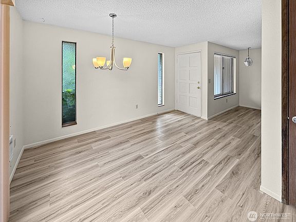 3rd image of 1511 NE 141st Avenue