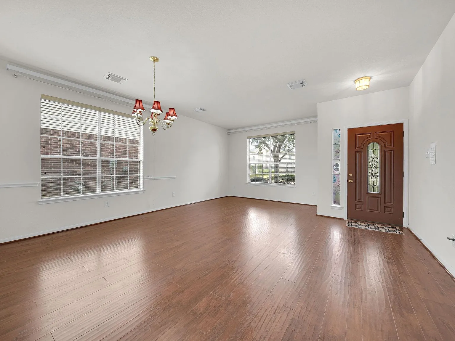 4 bed, 2.5 bath, 2894 sqft, $2,500 — Photo 3