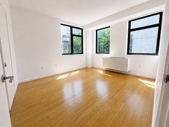 3rd image of 424 Bedford Ave APT 2A