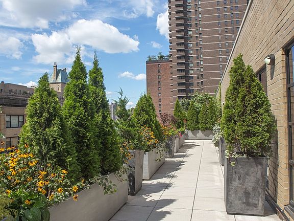 4th image of 330 W 58th St APT 18A