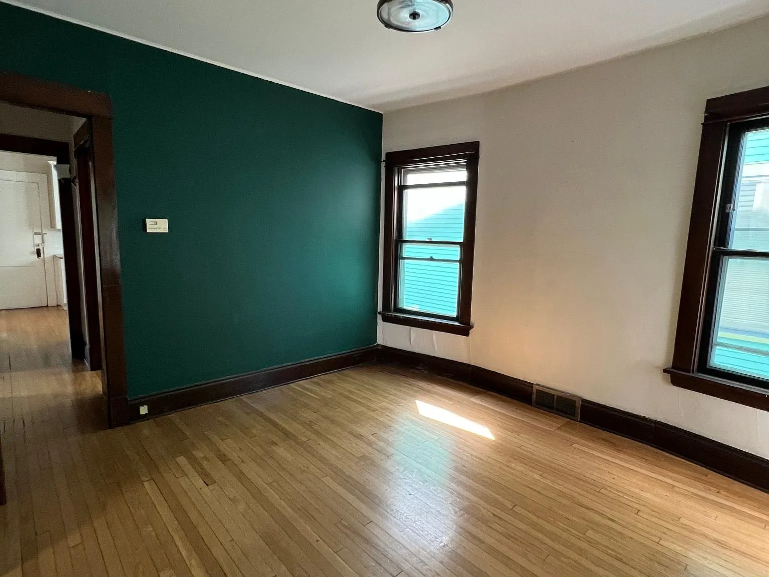 3 bed, 1200 sqft, $1,700 — Photo 4