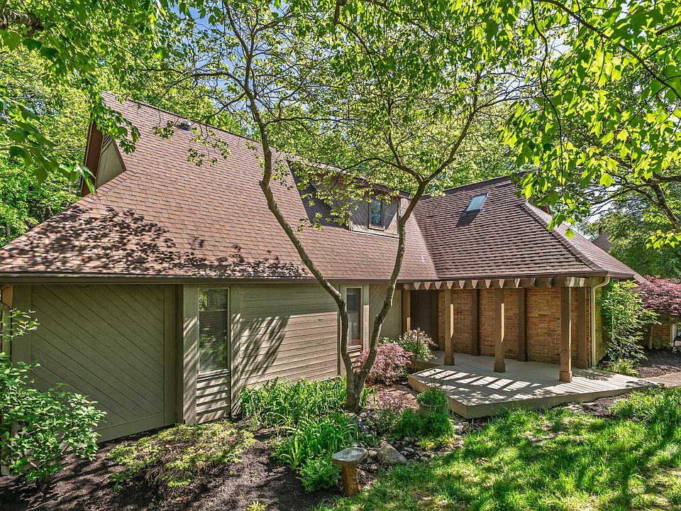 1st image of 130 Whieldon Ln