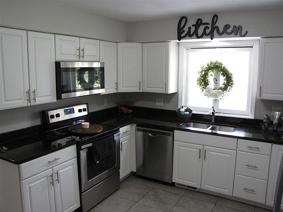 3rd image of 5141 Crofton Dr