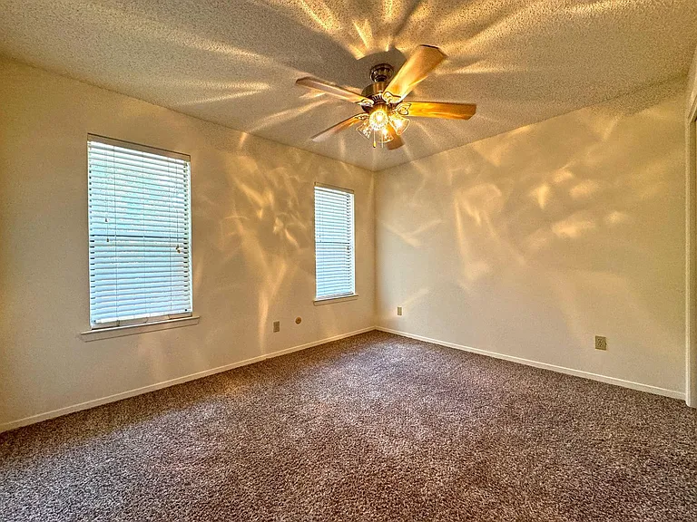 4321 Lake Shore Villa Dr — Photo 10