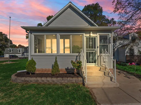 920 Lillian St, Hobart, IN 46342