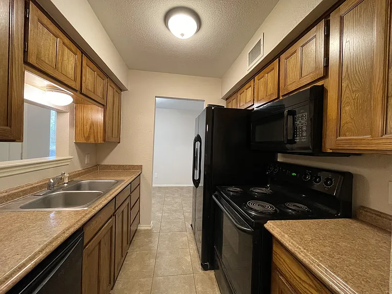5516 Lewis Ct #D — Photo 8