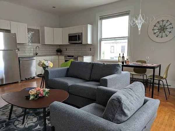 2 bed, 850 sqft, $2,350 — Photo 1