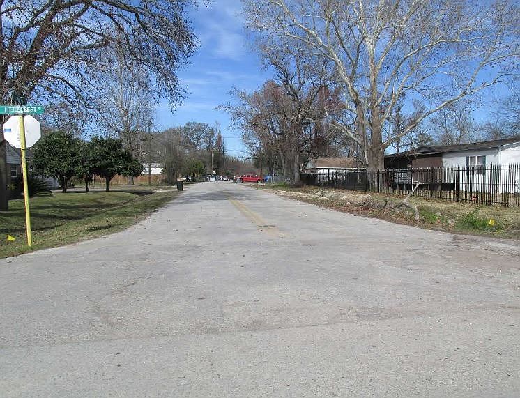 2nd image of 10812 Ell Rd