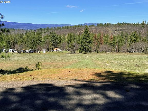 3rd image of 471 Woodland Rd