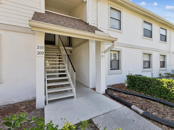 209 Meadow Ln #209, Oldsmar, FL 34677