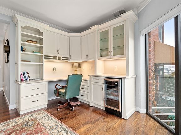 4th image of 38 Shipway Pl #38