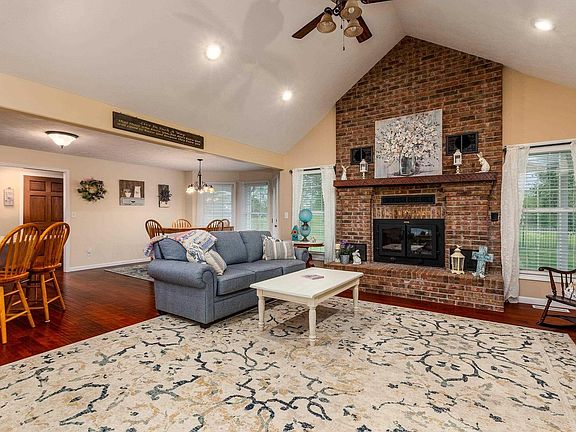 4th image of 5963 Lakeview Dr