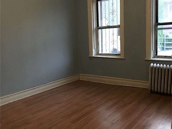 3rd image of 14711 Hillside Ave