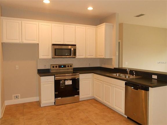 4th image of 733 Hacienda Cir