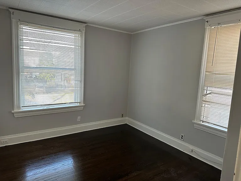 2119 Hudson Ave — Photo 19