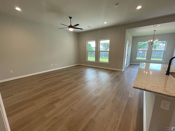 3rd image of 13943 Rosewell St