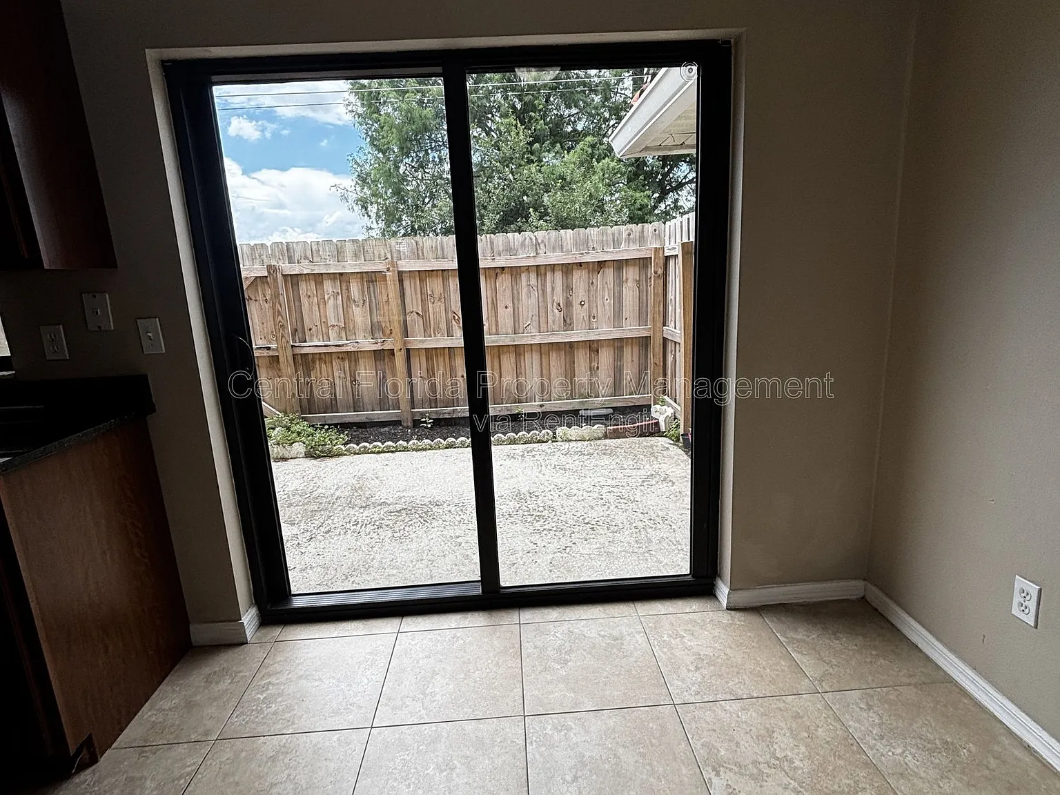 2 bed, 1.5 bath, 1032 sqft, $1,550 — Photo 3
