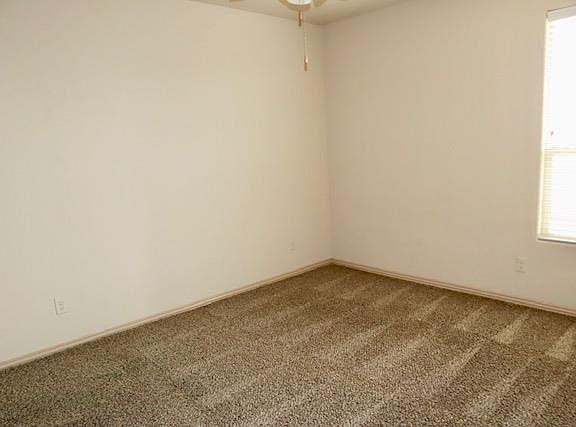4th image of 605 E 95th St