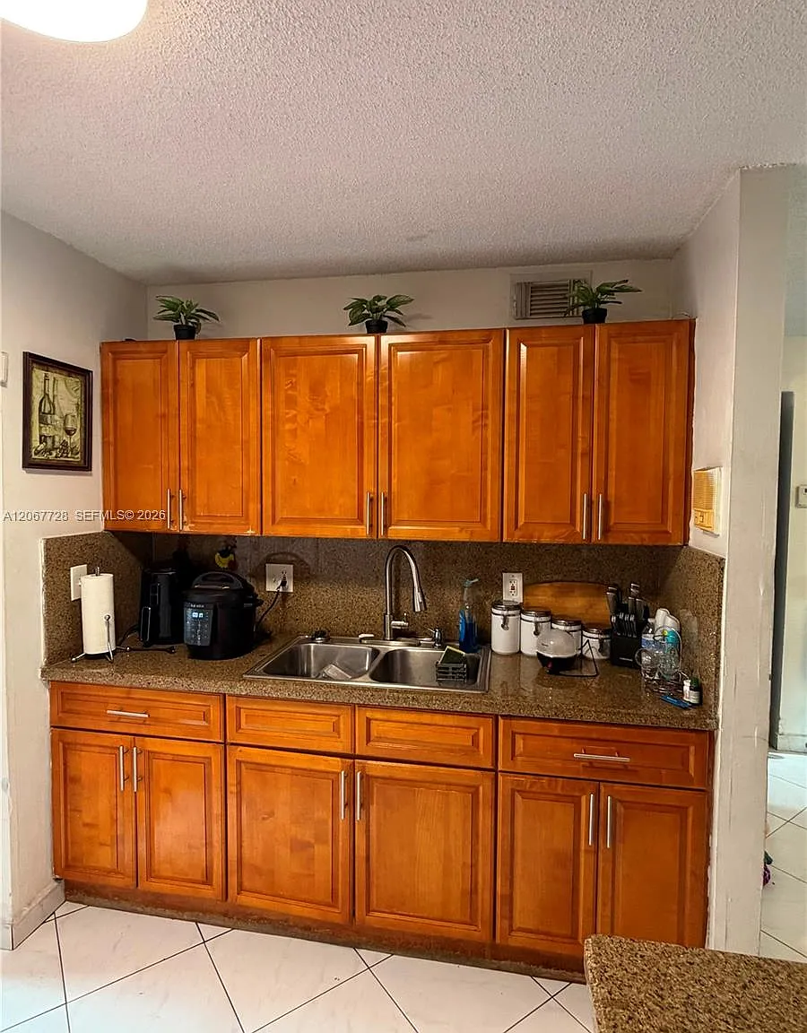 Images Of Kendall Condo — Photo 3