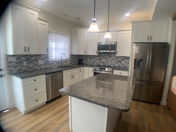 3rd image of 2157 Buckingham Sq