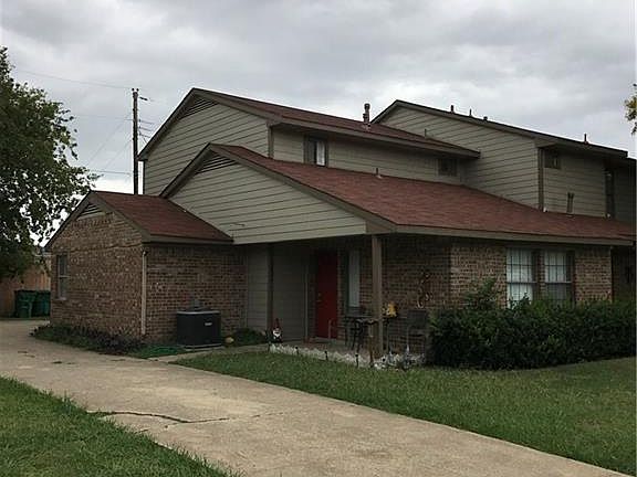 3rd image of 2420 Lakeview Cir