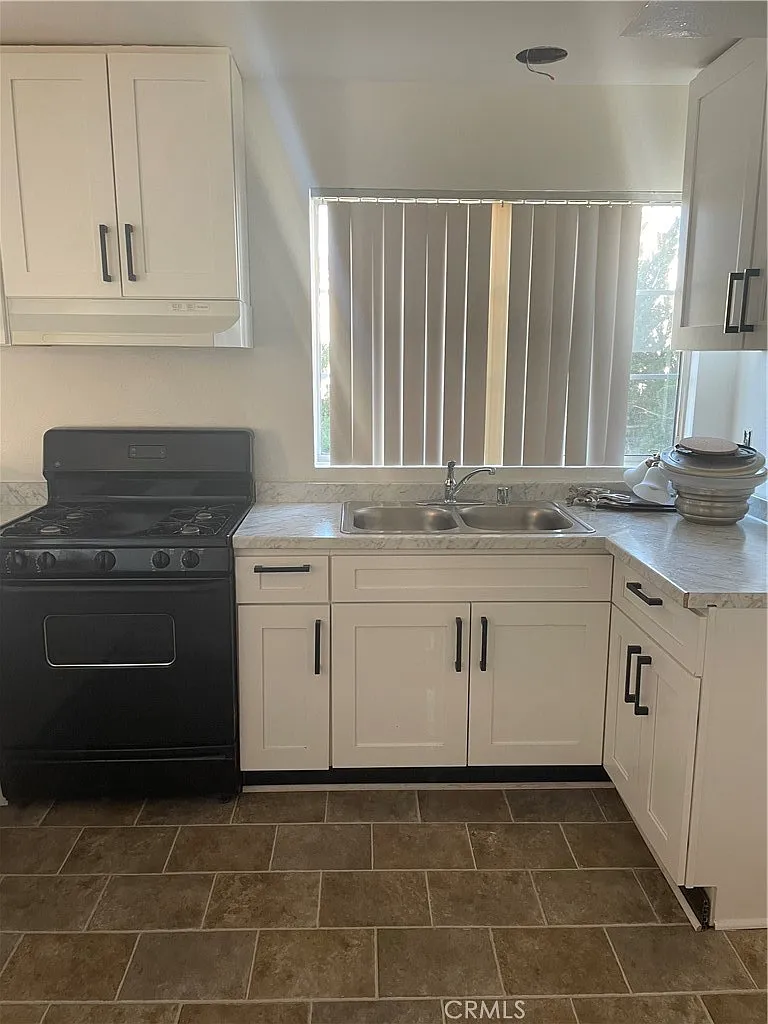 3 bed, 1200 sqft, $3,000 — Photo 4