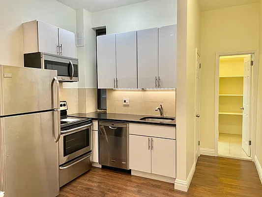 Rented by Lucas X Realty LLC | media 16